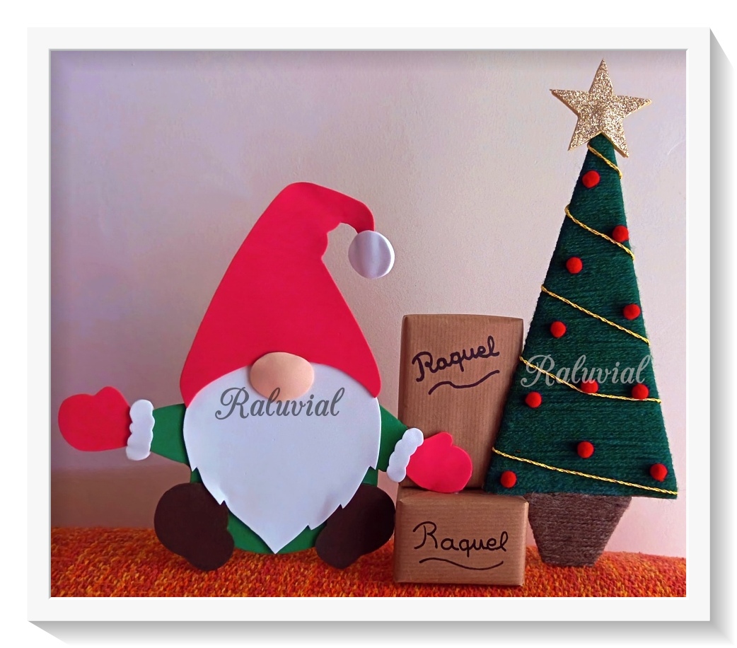 GNOMO Y ARBOL DE NAVIDAD CON REGALOS